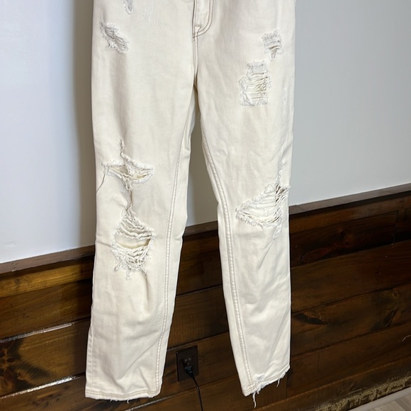 We The Free Curvy Cream Colored Distressed Jeans- 26 - Picture 3 of 8